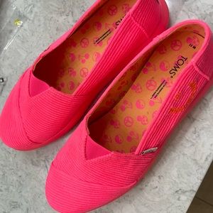 Tom’s shoes